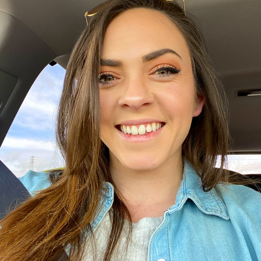 Meet your Posher, 👋🏻 The names Jacqueline!